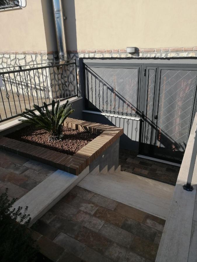 La Casa Del Borgo-Intero Appartamento Latina Eksteriør billede